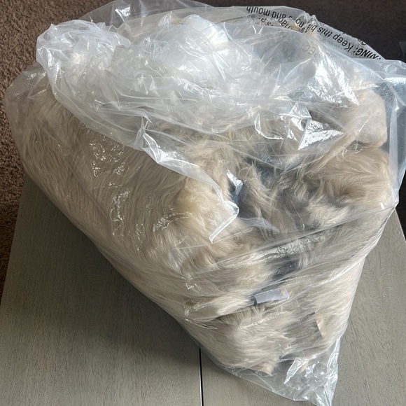 UGG Sheepskin Area Rug Quattro 4’ x 6’ Sand - Picture 3 of 9